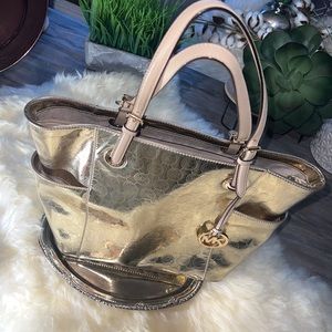 🔥💋Michael Kors Signature-embossed, Gold Metallic Handbag🍾😍